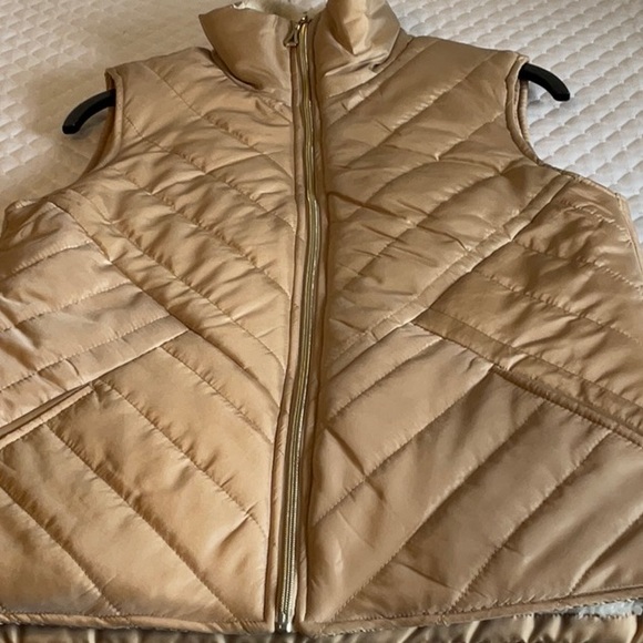 Hannah Vest - Picture 3 of 7